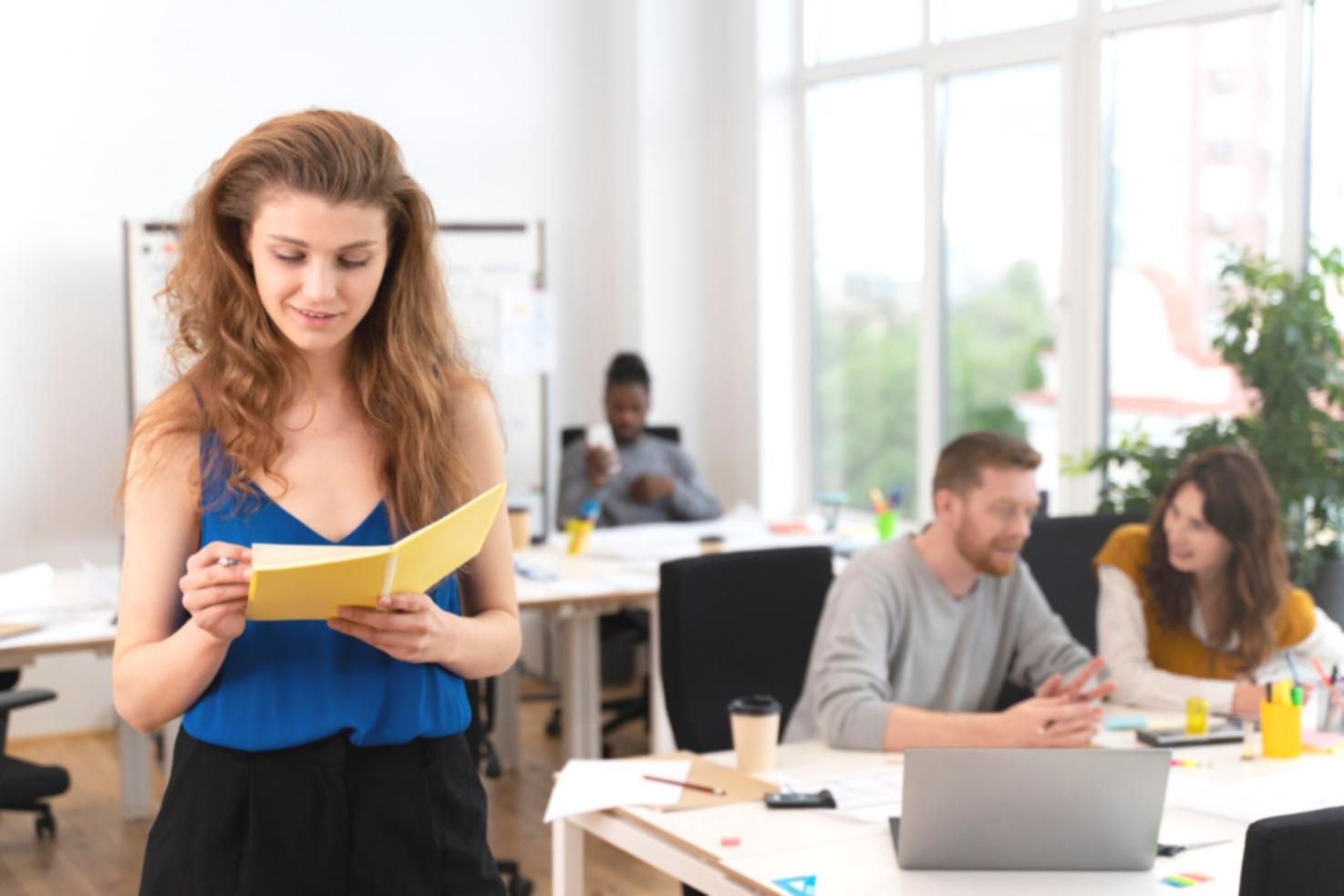 Verschiedene technische Geräte und Setups für flexibles Lernen